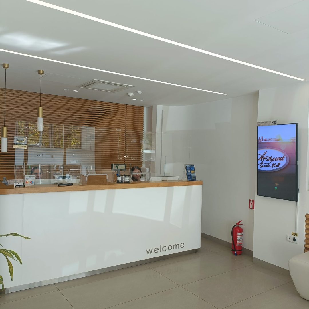 Reteaua-Digitala-Indoor-DOOH-ATENA-MEDICAL-Clinica-medicala-de-lux-1